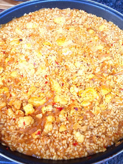 Una foto de Paella con coliflor