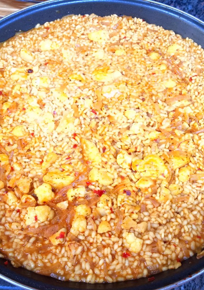 Una foto de Paella con coliflor