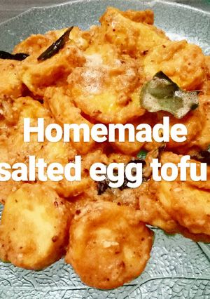 Foto resep Stir fried salted egg tofu (tahu jepang goreng telur asin)