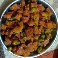 A picture of Carrot and peas veg.
