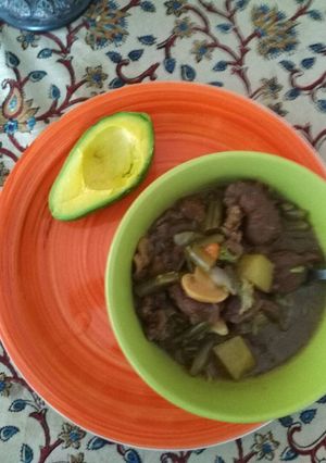 Una foto de Cetogénica: caldo de res con vegetales al estilo oriental