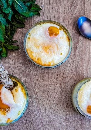 Une photo de Œuf cocotte au pesto et feta