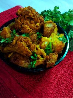 आलू गोभी की सूखी सब्जी(aloo gobhi ki sukhi sabzi recipe in hindi) रेसिपी मुख्य फोटो
