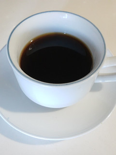Una foto de Café criollo colado en colador de tela