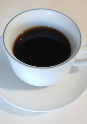 Una foto de Café criollo colado en colador de tela