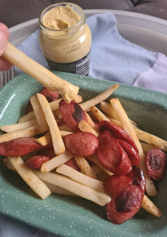Una foto de Salchipapa gourmet para un domingo de ocio