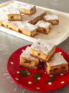 Öntött, túrós sütemény recept fotója