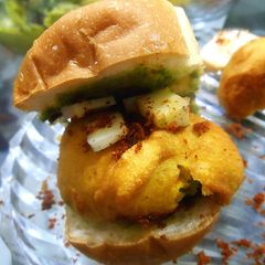 A picture of Cheese Vada Pav.