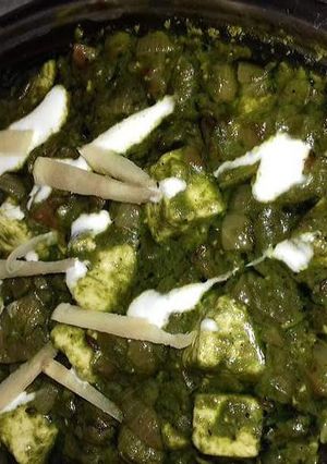 A picture of Palak Paneer.
