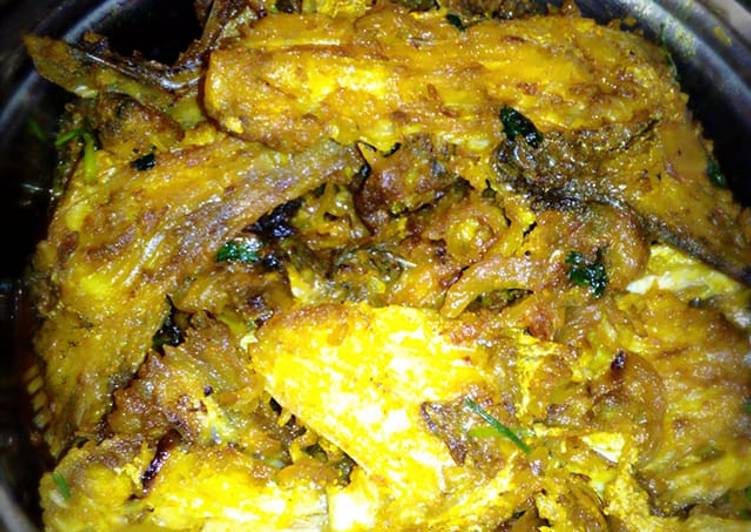 Steps to Prepare Ultimate Bhetki fish head and bones stir fry