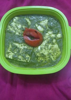 A picture of Palak paneer.