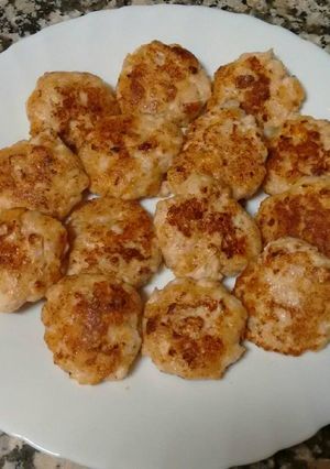 Foto principal de Mini hamburguesas de pechuga de pollo con paté de jamón y queso