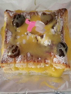 Una foto de Cuadradito de hojaldre y crema pastelera