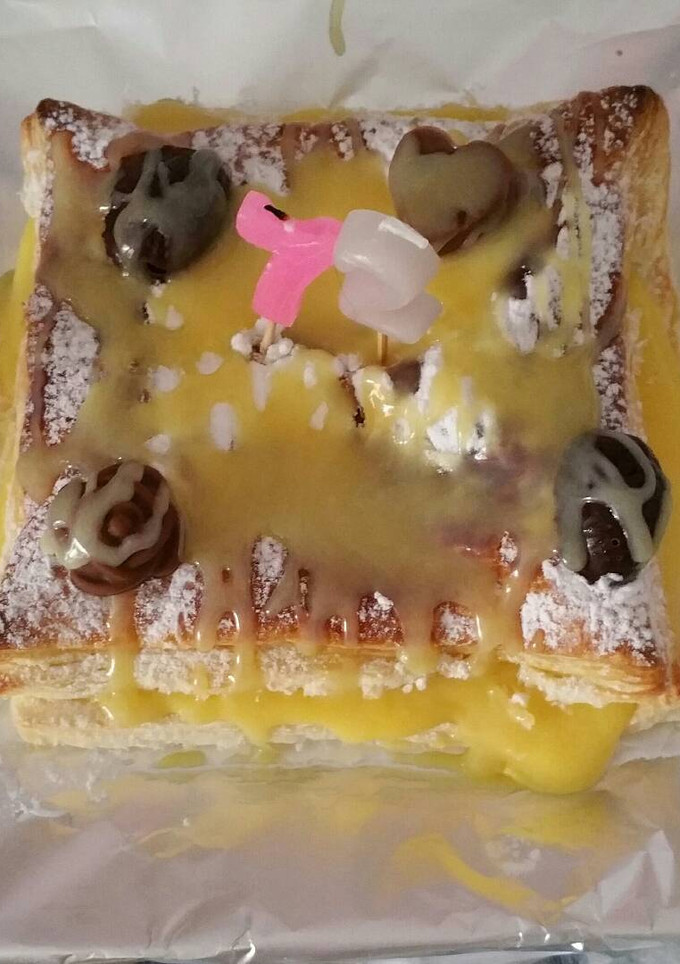 Una foto de Cuadradito de hojaldre y crema pastelera