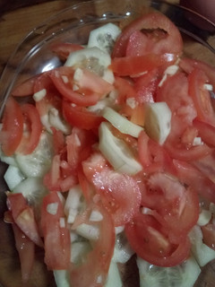 Una foto de Ensalada de pepino y tomate