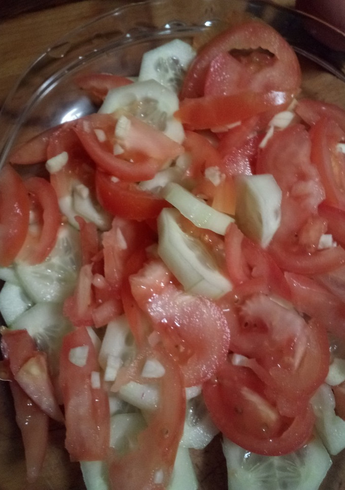 Una foto de Ensalada de pepino y tomate