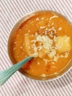 கேரட் தக்காளி சூப் (Carrot thakkaali soup recipe in tamil) செய்முறை முக்கிய புகைப்படம்