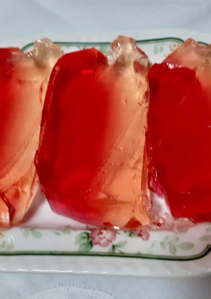 Una foto de GELATINA DE FRAMBUESA, Y LIMÓN