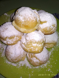 Una foto de Bombas rellenas de crema pastelera