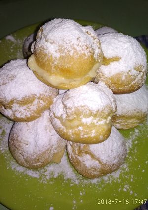 Una foto de Bombas rellenas de crema pastelera