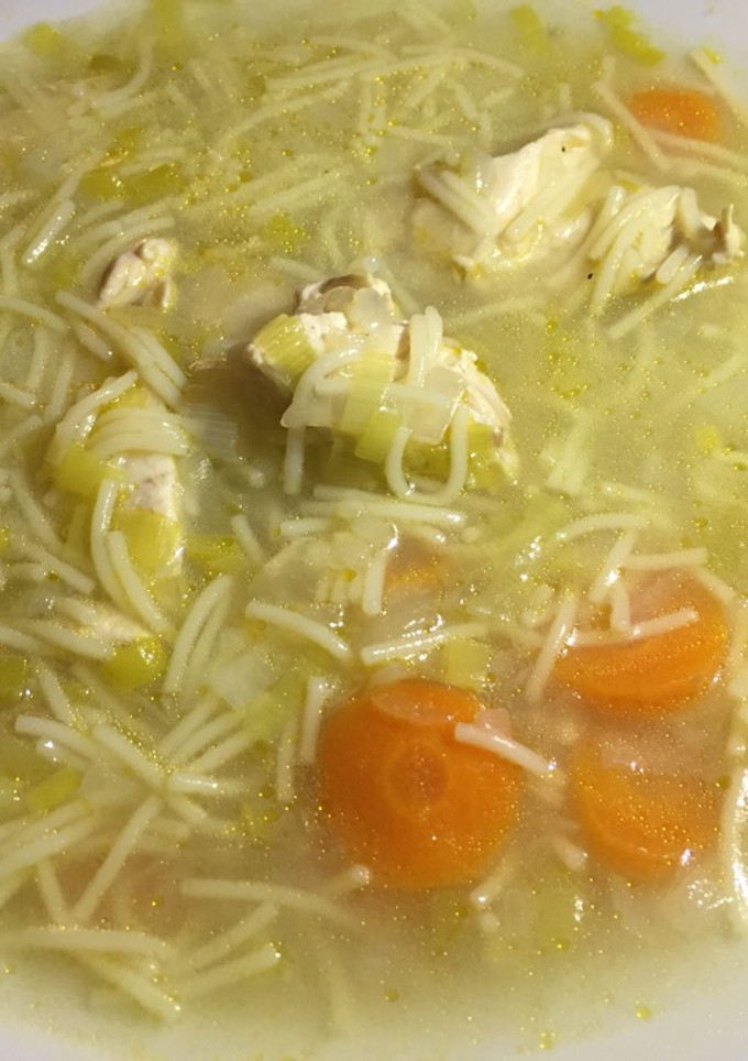 Una foto de Sopa de verduras y pollo