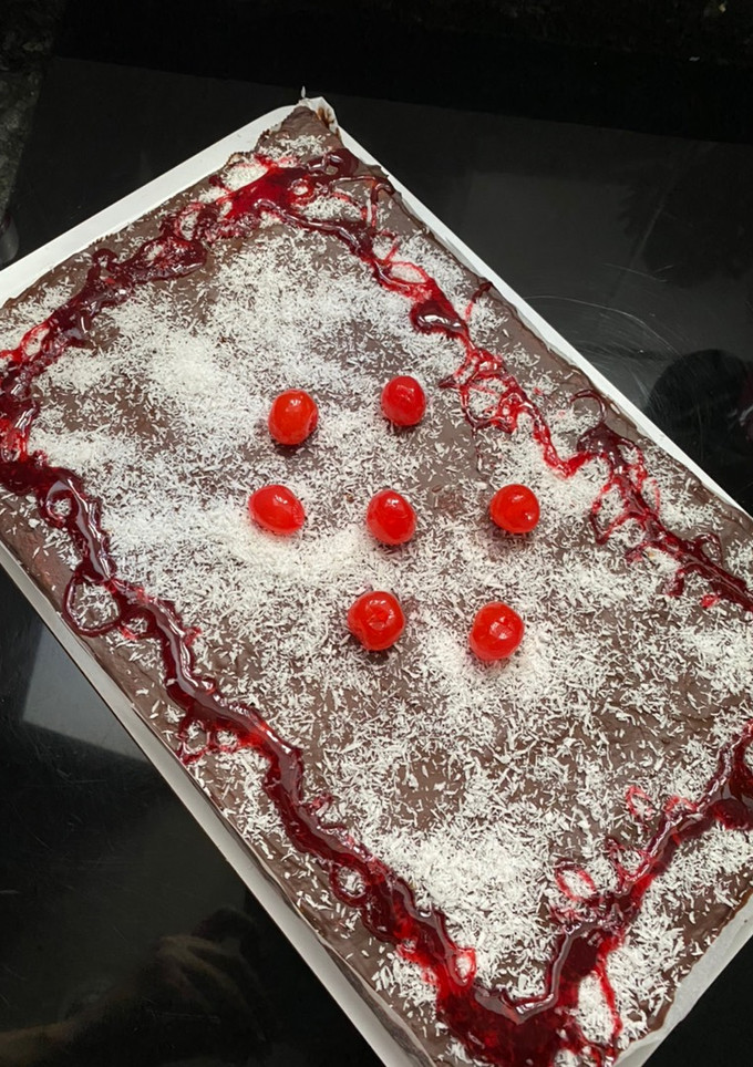 Una foto de Tarta de galletas rellena de chocolate 🍫 y natillas