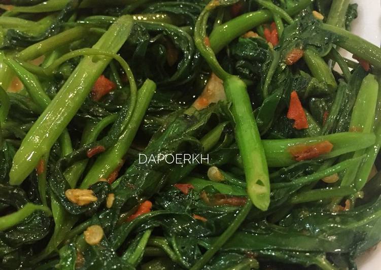 Langkah Mudah untuk Menyiapkan Tumis Kangkung Manado, Sempurna