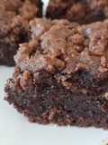 Crunchy brownies with crumble