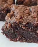 Crunchy brownies with crumble