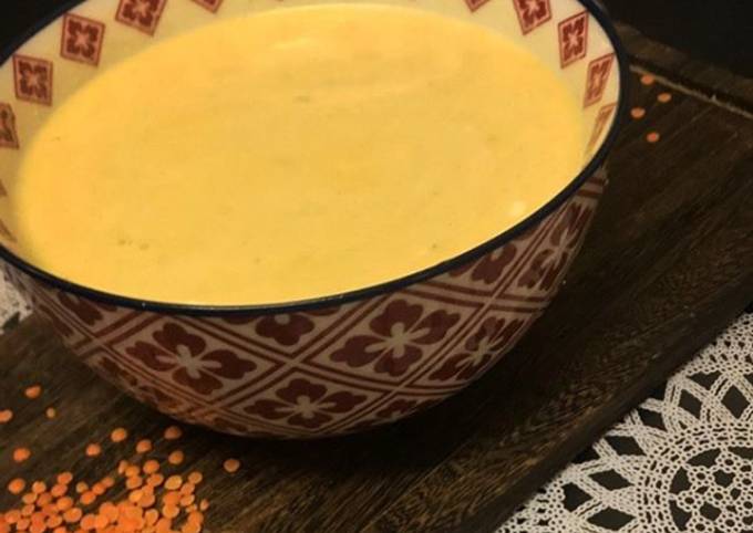 Velouté de lentilles corail au lait de coco