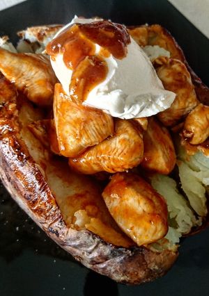 Φωτογραφία της συνταγής Κοτόπουλο με honey & barbeque, τυρί philadelphia και ψητή πατάτα