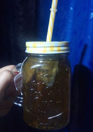 Una foto de Miel con propóleo y menta para infusiones- y miel de ajo con chía para untar