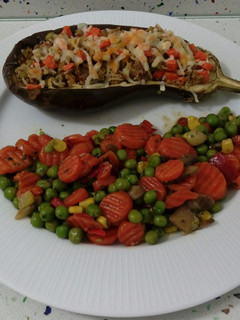 Una foto de Berenjenas rellenas y salteado gourmet