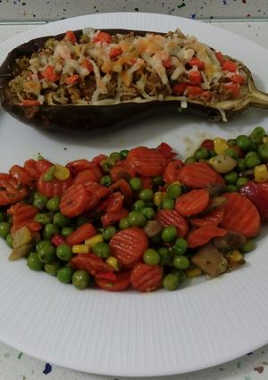Foto principal de Berenjenas rellenas y salteado gourmet