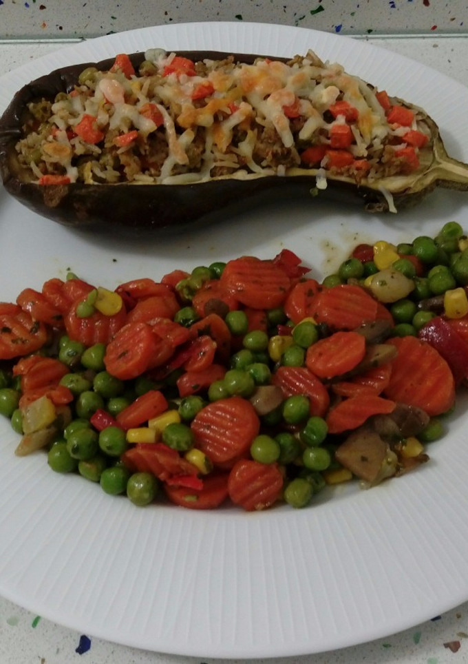 Una foto de Berenjenas rellenas y salteado gourmet