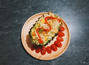 Hình của món Cơm chiên trái thơm kiểu Thái.