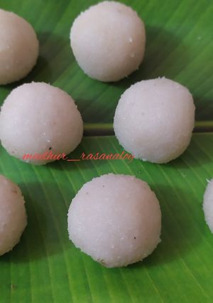 সাদা নারকেল নাড়ু(Sada narikel naru recipe in Bengali) রেসিপির প্রধান ছবি