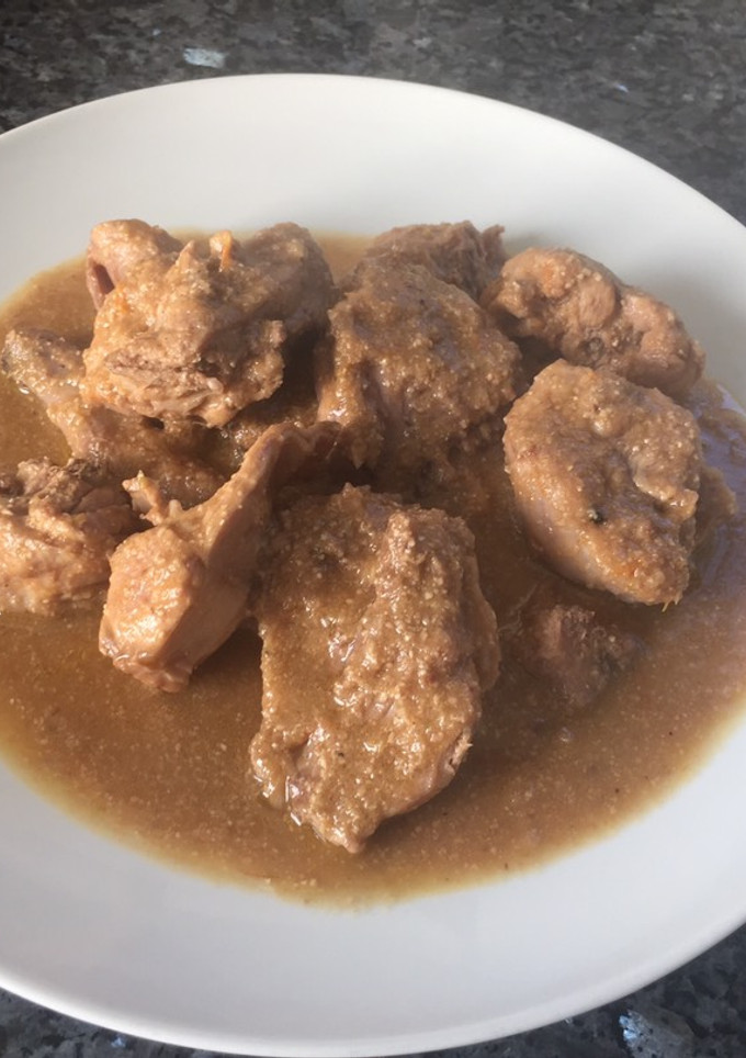 Una foto de Conejo en salsa con nueces