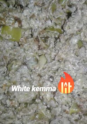 A picture of White kemma.
