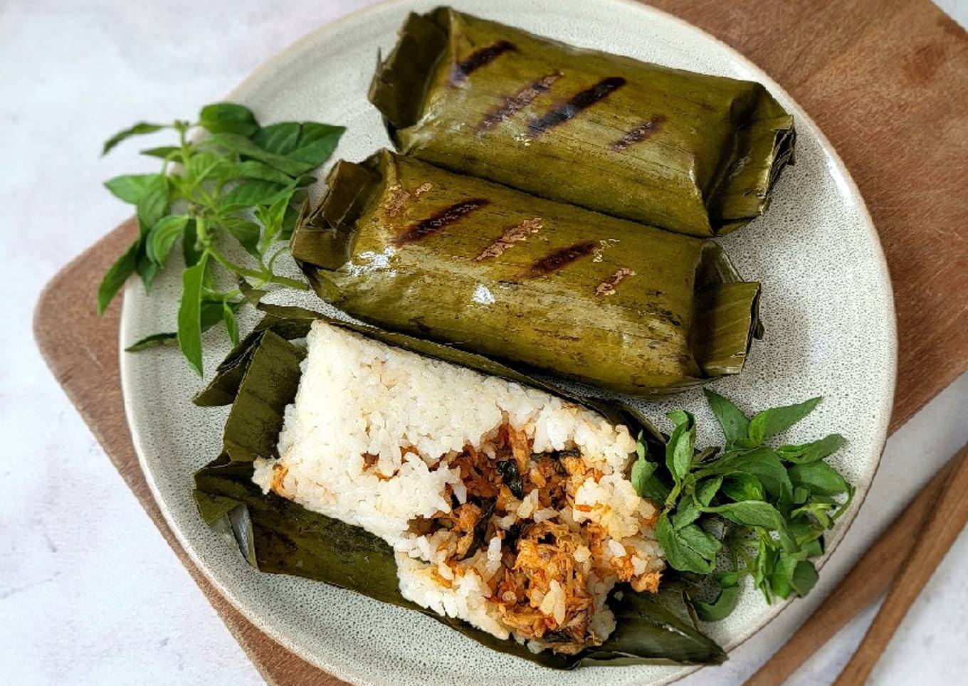 Nasi Bakar Isi Tongkol Suwir Pedas