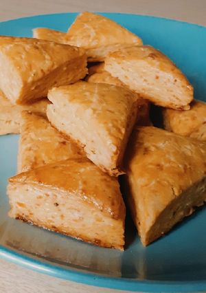 Una foto de Scones de queso🧀