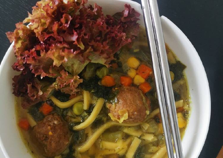 Meatballs and noodle soup