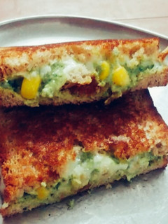 मेयोनेज़ सैंडविच (Mayonnaise Sandwich Recipe in hindi) रेसिपी मुख्य फोटो