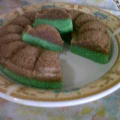 A picture of Bolu kukus singkong mocca pandan.