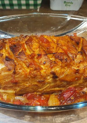 Magyaros karaj kolbásszal töltve recept fotója