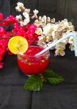 लेमन-जिंजर पोमोग्रेनेट ज्यूस (Lemon-ginger pomegranate juice recipe in marathi) रेसिपी चे मुख्य फोटो 