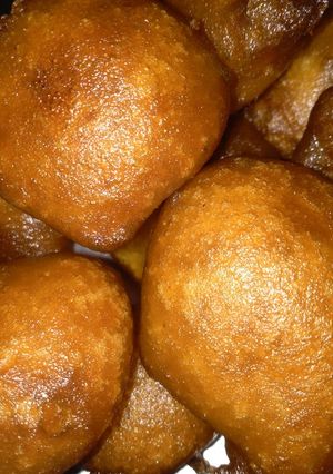 A picture of Meethe pakore (gulgule).