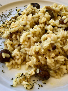 Una foto de Risotto vegano de setas shiitake, Portobello y Shimeji