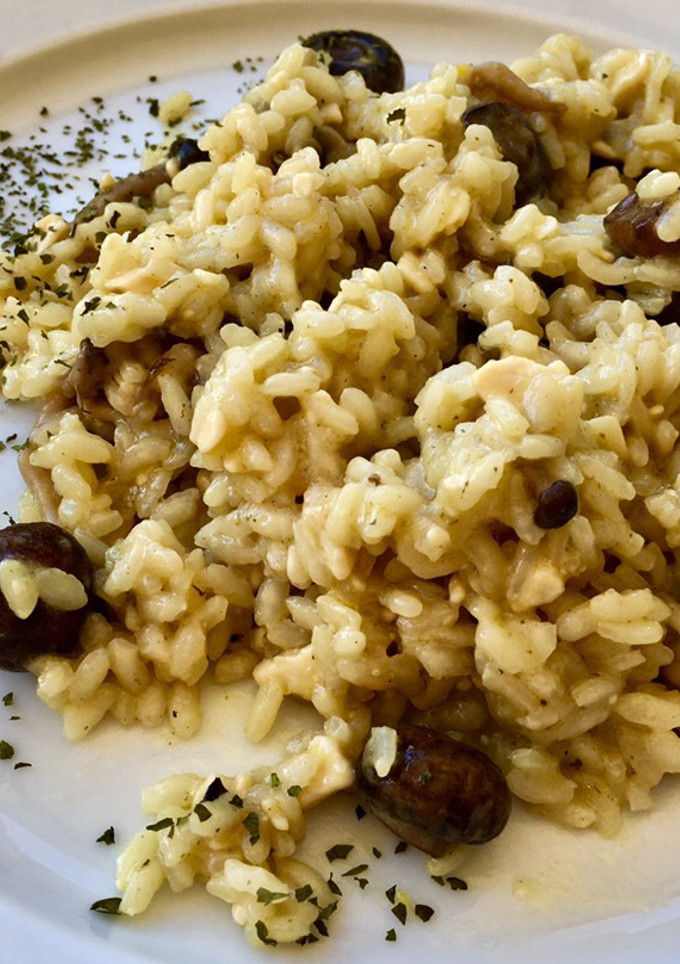 Una foto de Risotto vegano de setas shiitake, Portobello y Shimeji