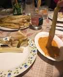 269. Calçots al horno con salsa romesco (entrante verdura)